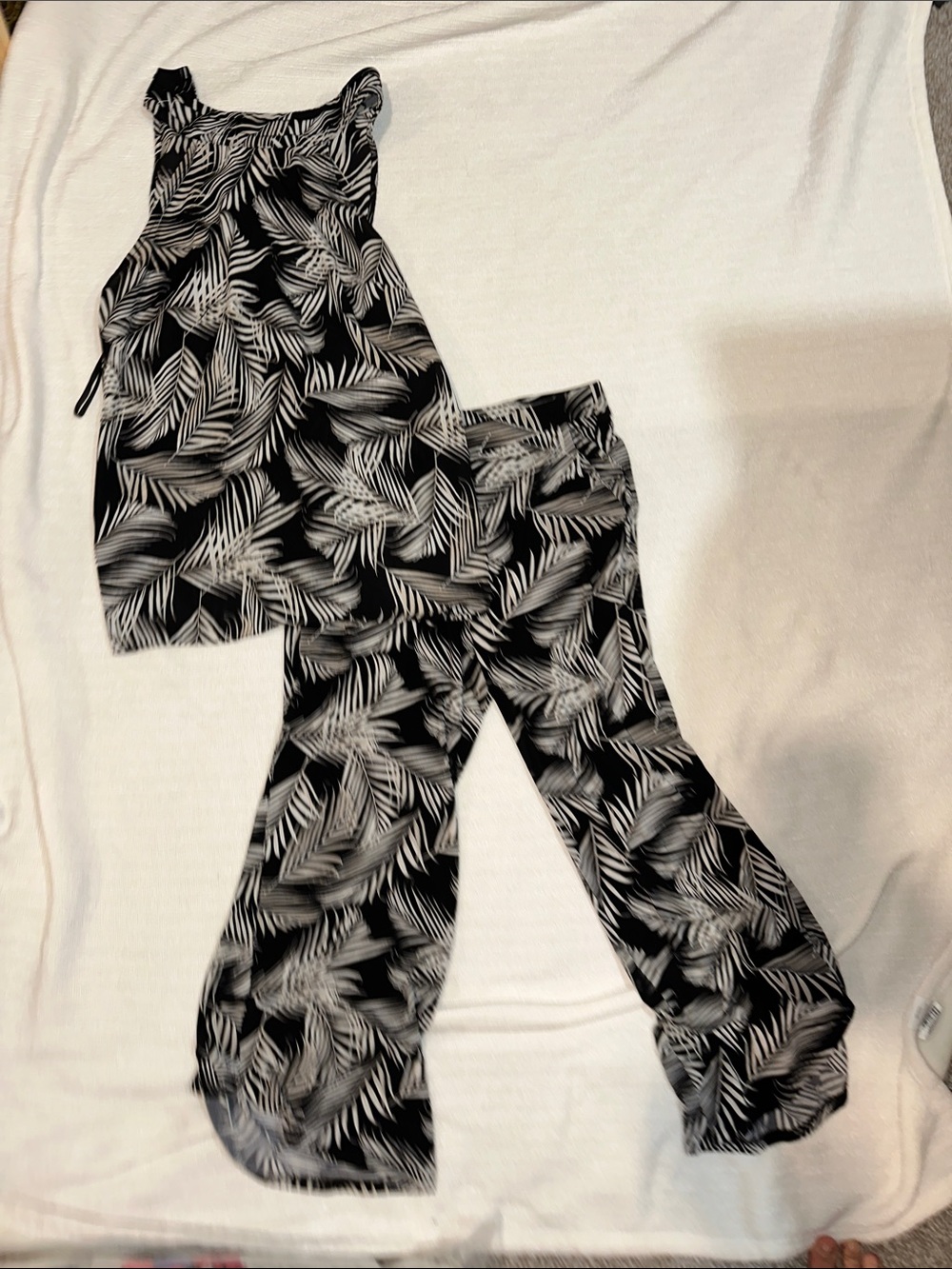 White House Black Market Black & White Palm-Print Jumpsuit